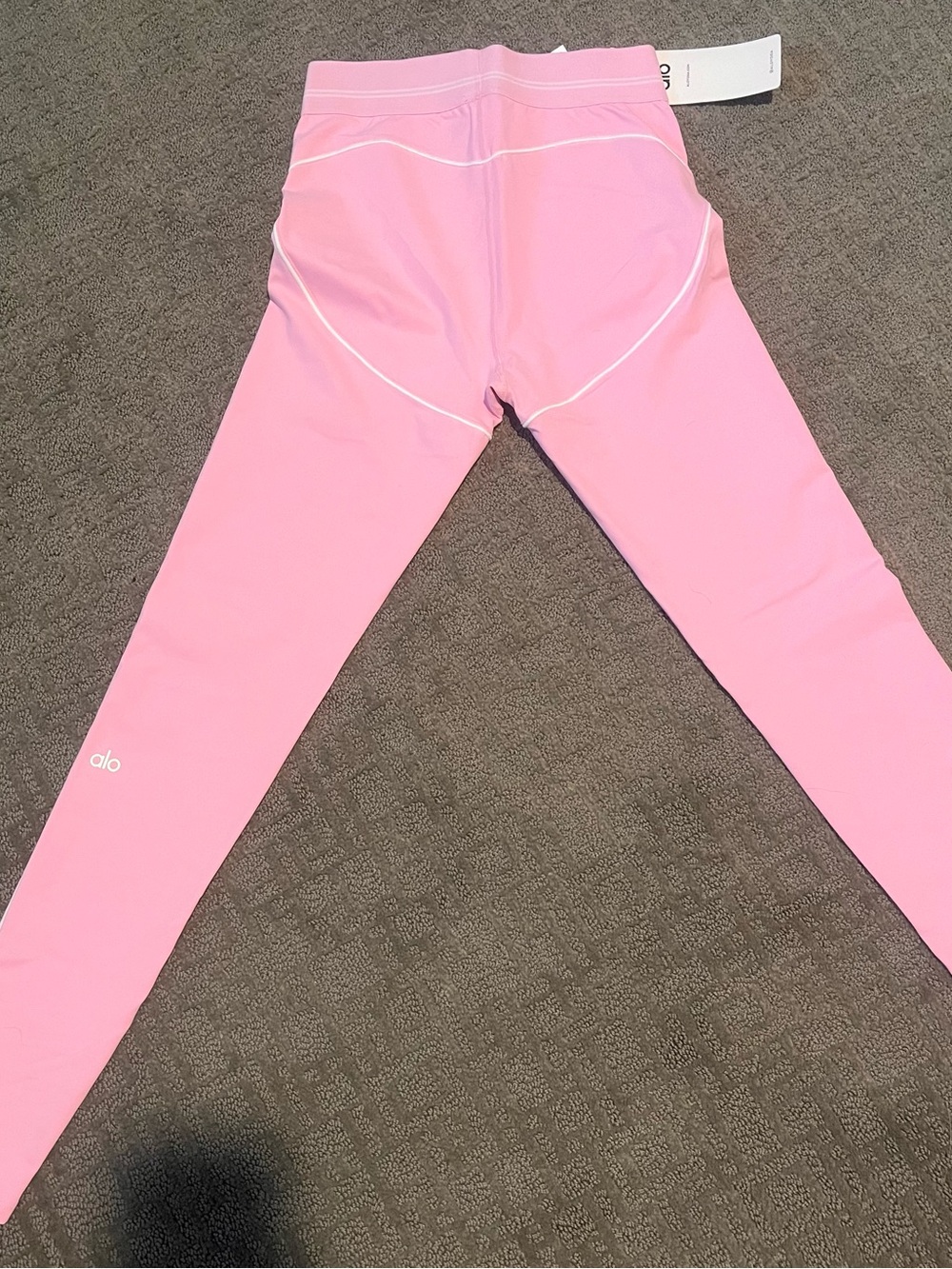 Alo airbrush pink heart throb bra and leggings set - Picture 6 of 8